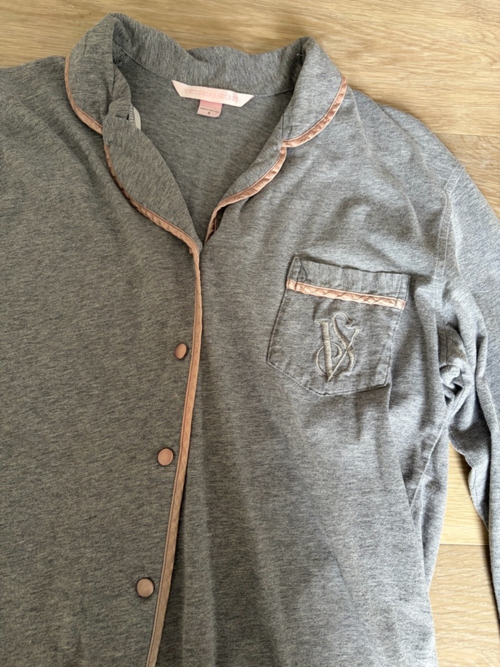 Victoria’s Secret Y2K Pajama Top Gray Pink Trim Button Up Size S - Picture 6 of 8